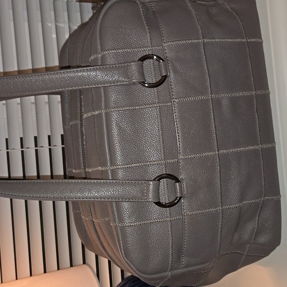 *PRICED 2 SELL**Chanel Caviar Leather Choco Bar Cube Shoulder Bag with Microchip - Picture 3 of 8